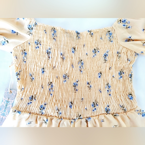 Short Romper by Iris Basic, women size small floral design - Picture 5 of 12